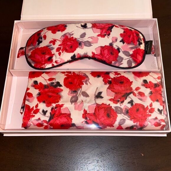 Victoria’s Secret Eye Mask and Pillowcase Gift Set - Picture 2 of 5